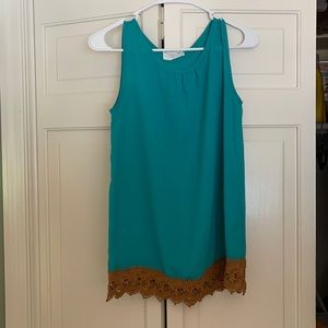 Blue thank with brown bottom.